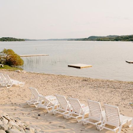 Отель Fountain Point Suttons Bay Экстерьер фото